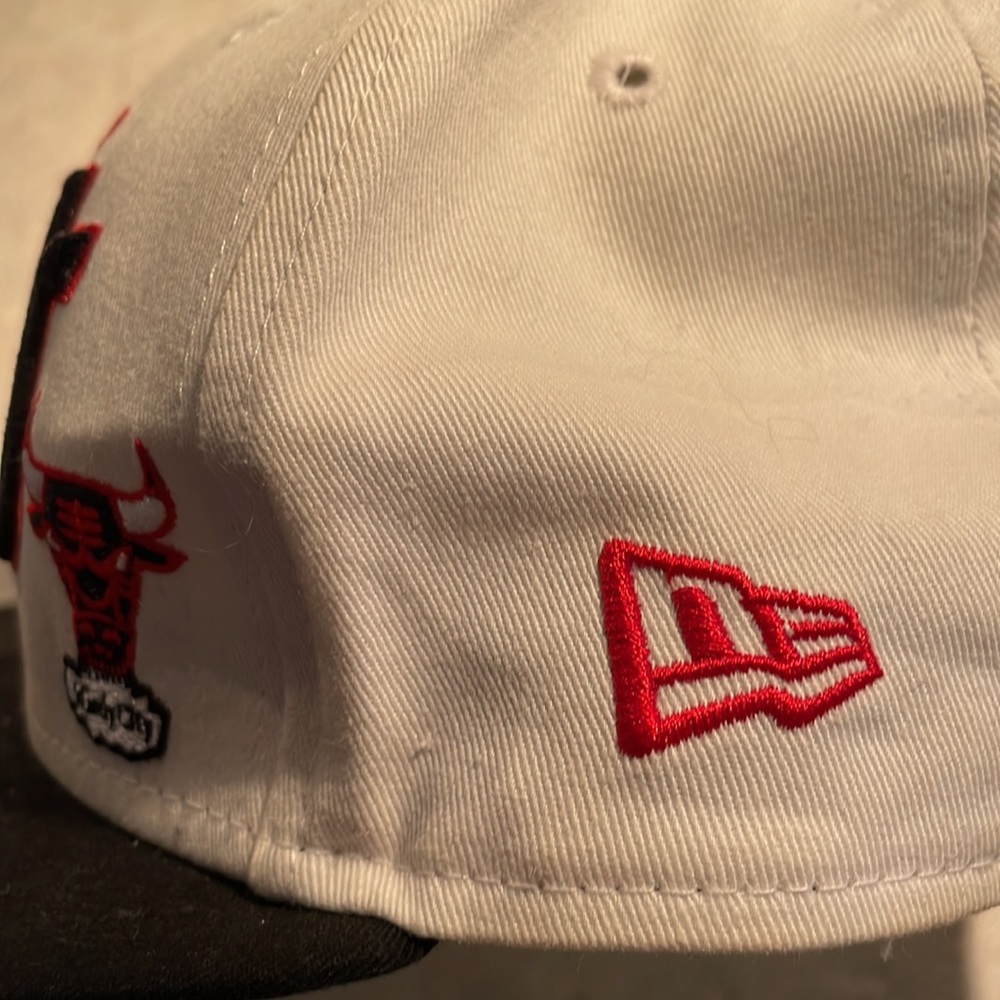 Chicago Bulls hat - Picture 2 of 8